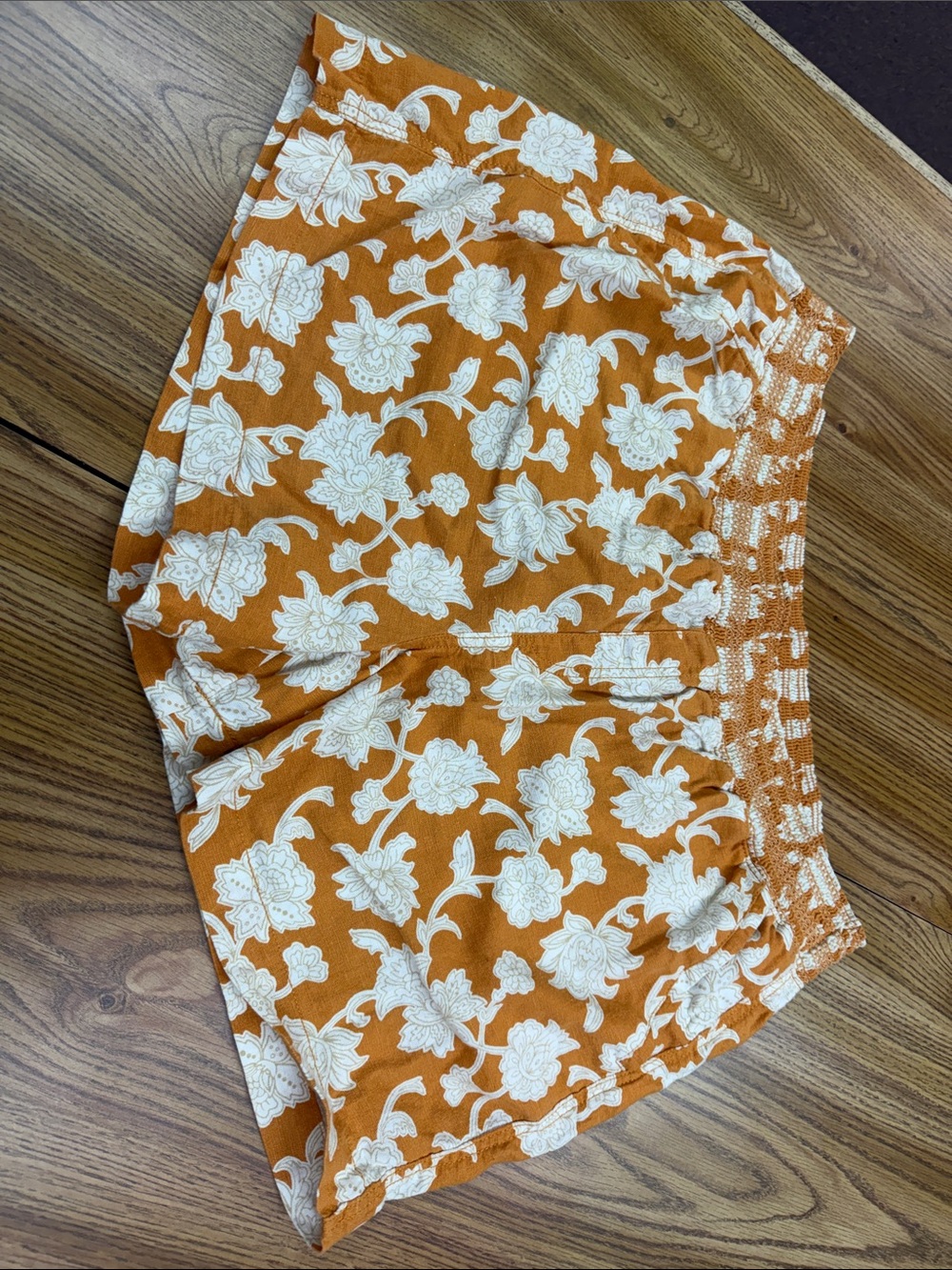 Briggs New York Rust and Cream Smocked Waist Shorts